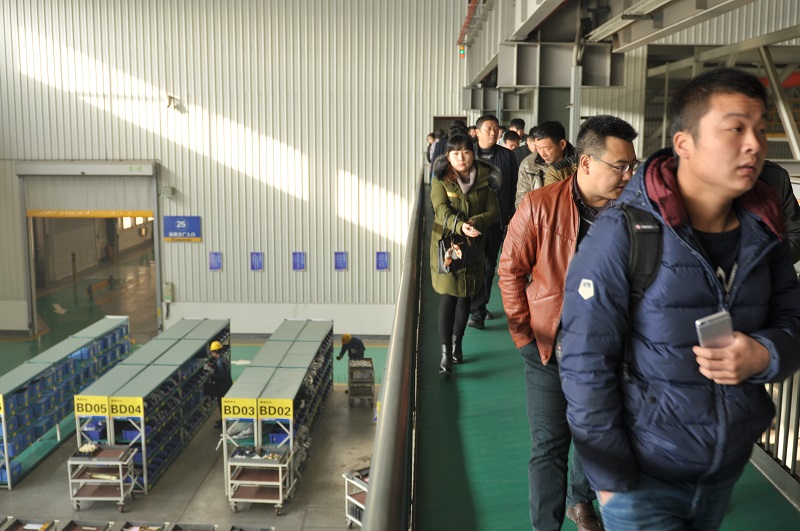 河南挖掘機(jī)客戶(hù)徐工廠家之行