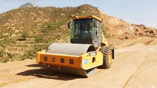 徐工壓路機公路建設必不可少的設備