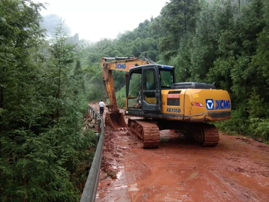 無畏風(fēng)雨，徐工挖機(jī)四川客戶救災(zāi)行
