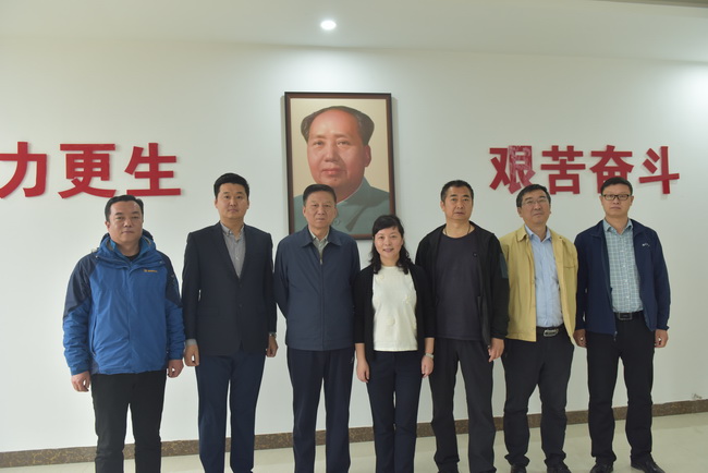 2019年4月27日，徐工鏟運(yùn)事業(yè)部王穎書記一行蒞臨河南路友機(jī)械指導(dǎo)工作