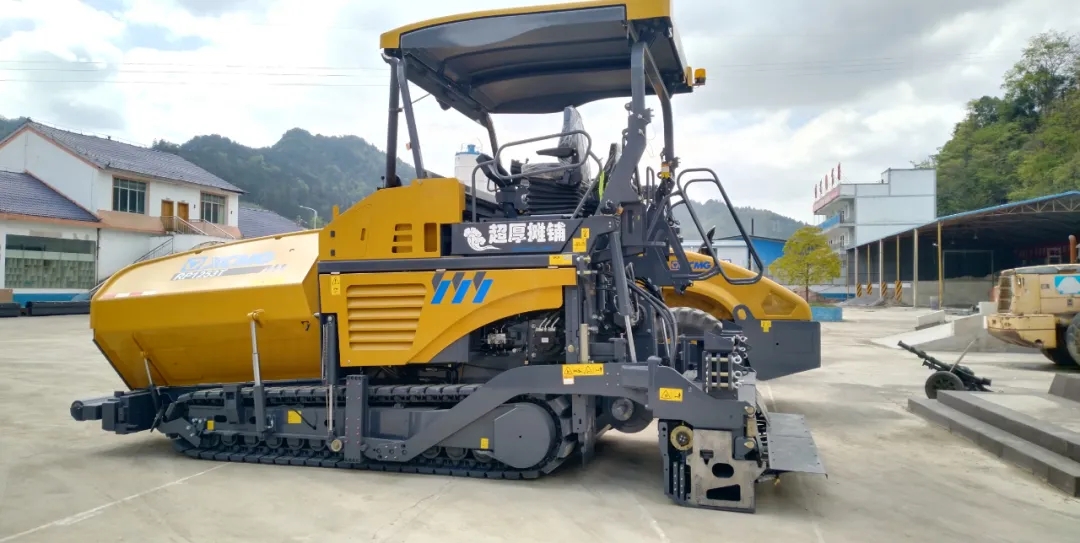 RP1253T攤鋪機攜手成套道路機械助力貴州高速建設(shè)