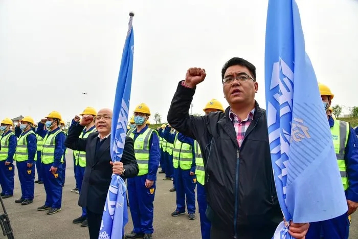 徐工起重機械事業(yè)部啟動2020“金專服務(wù)·成功之路”免費維護日行動