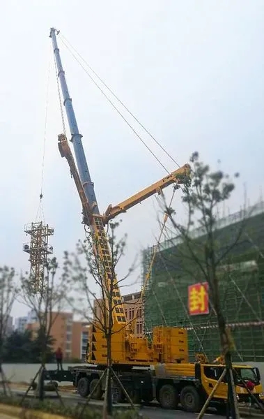 徐工XCA300起重機貴陽房屋建設(shè)項目塔機拆裝