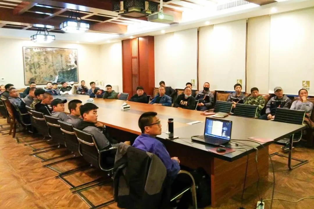 徐工設(shè)備以“金牌服務(wù)，全力全程”贏得客戶的肯定