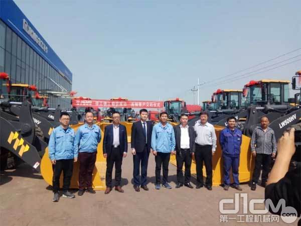 徐工5噸裝載機(jī)助力中原鋼鐵企業(yè)推進(jìn)綠色工廠建設(shè) 徐工5噸裝載機(jī)助力中原鋼鐵企業(yè)推進(jìn)綠色工廠建設(shè)