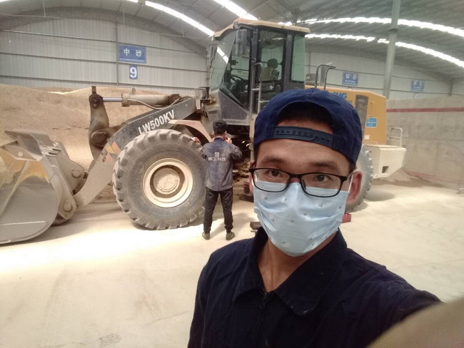 徐工鏟車維修工-王師傅 徐工鏟車維修工-王師傅