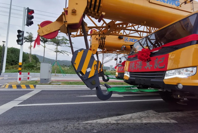 徐工起重機(jī)“豪華車隊”