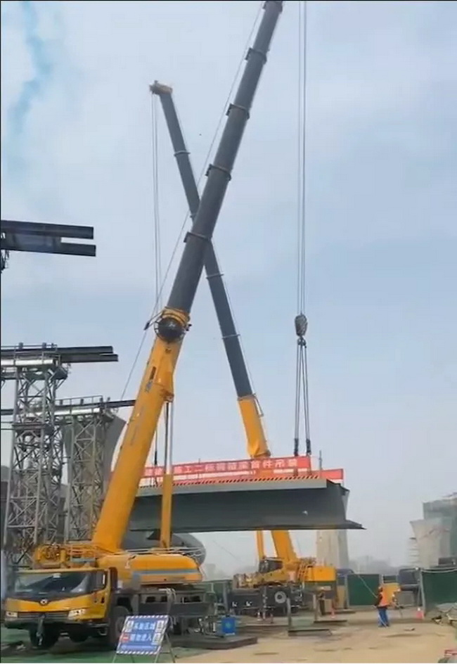徐工全地面起重機改造工程2標首件鋼箱梁吊裝