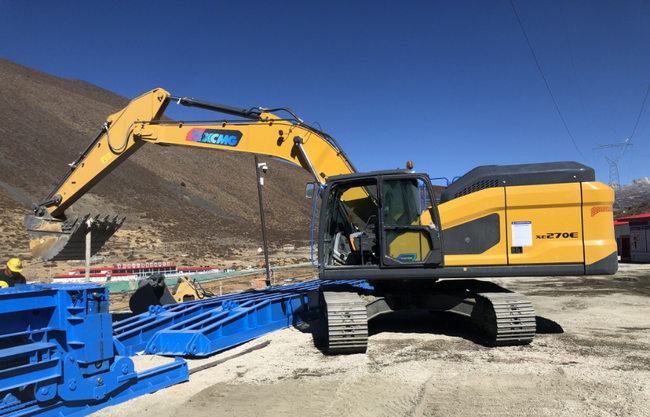  徐工XE270E純電動挖掘機(jī)
