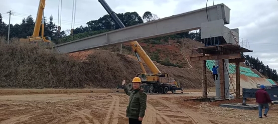 徐工起重機在莆炎高速執(zhí)行吊裝任務(wù)
