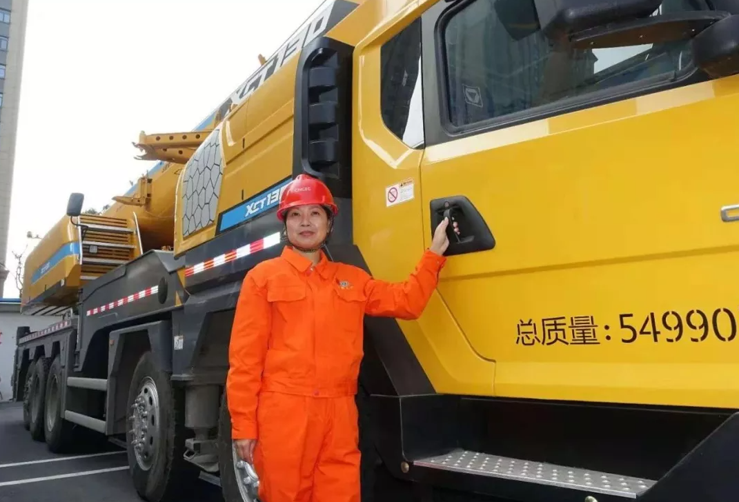 徐工吊車女司機 徐工吊車女司機