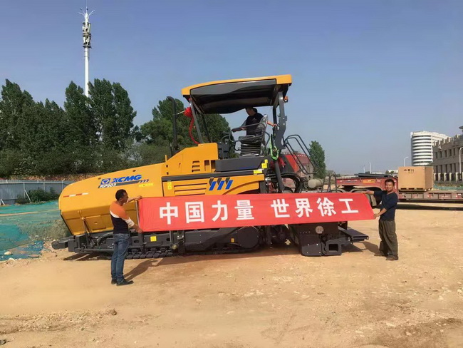 徐工RP903攤鋪機(jī)交付河南中亞交建集團(tuán)，建設(shè)美麗鷹城