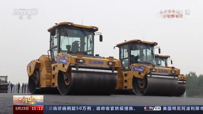 徐工無(wú)人駕駛壓路機(jī)集群施工