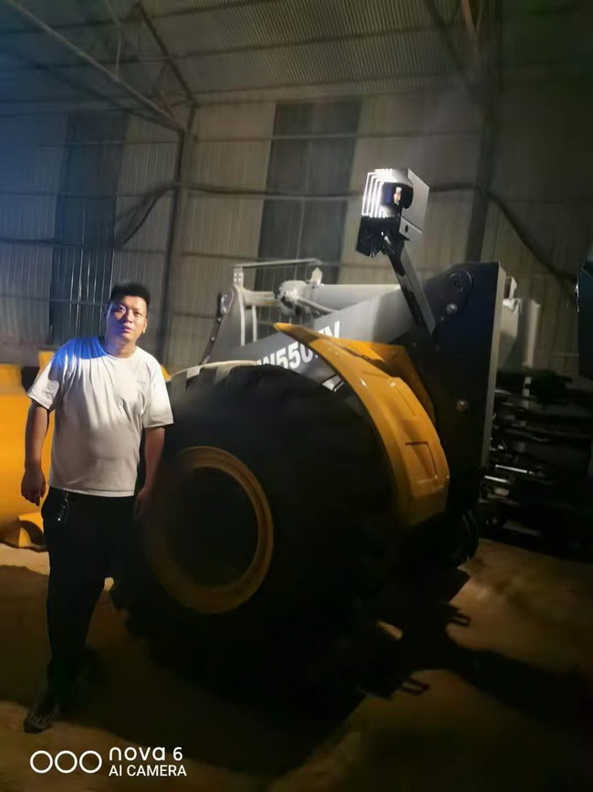 南陽賈老板喜提徐工550FV裝載機(jī)