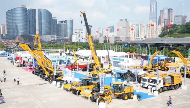 徐工道路機(jī)械參展第十八屆中國——東盟博覽會(huì)