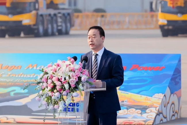 徐工機(jī)械副總裁、起重機(jī)械事業(yè)部總經(jīng)理孫建忠致歡迎詞