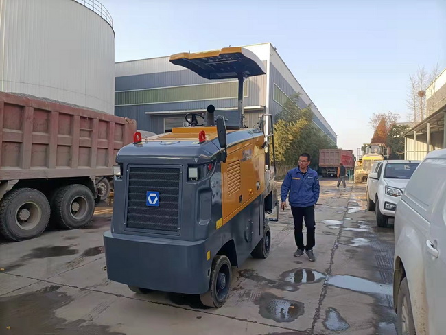 徐工XM503K小型銑刨機助力鞏義道路市政建設(shè)