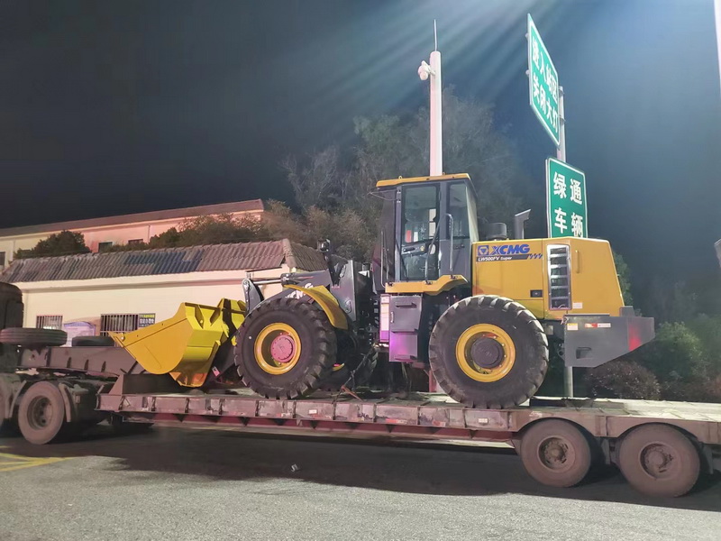徐工LW500FV Super裝載機交付唐河客戶使用