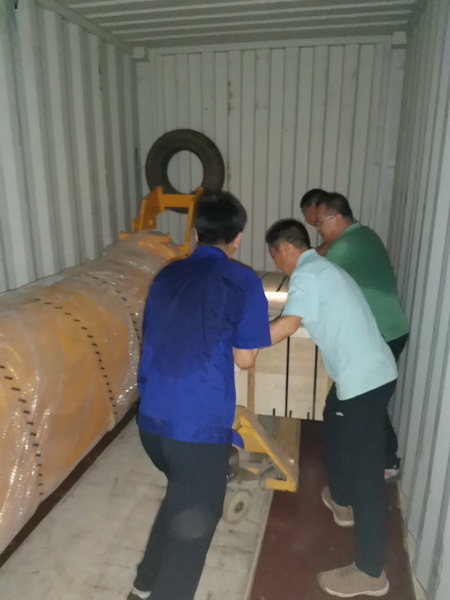 河南路友配件服務人員