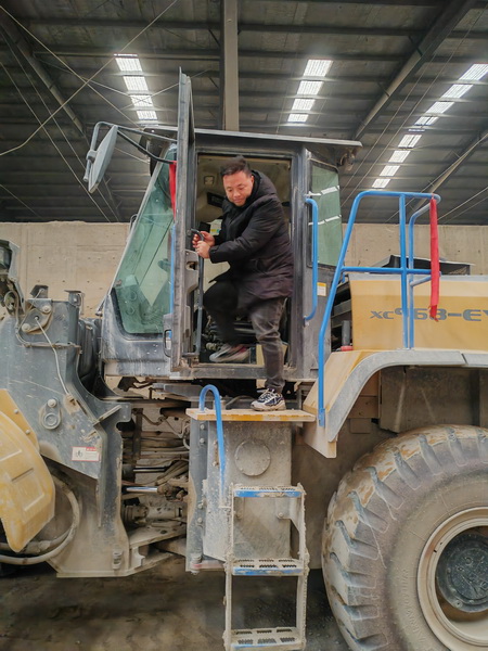 河南路友工作人員詳細檢查設備使用情況