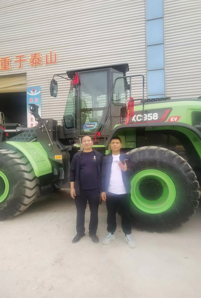 徐工XC958-EV電動裝載機周口客戶