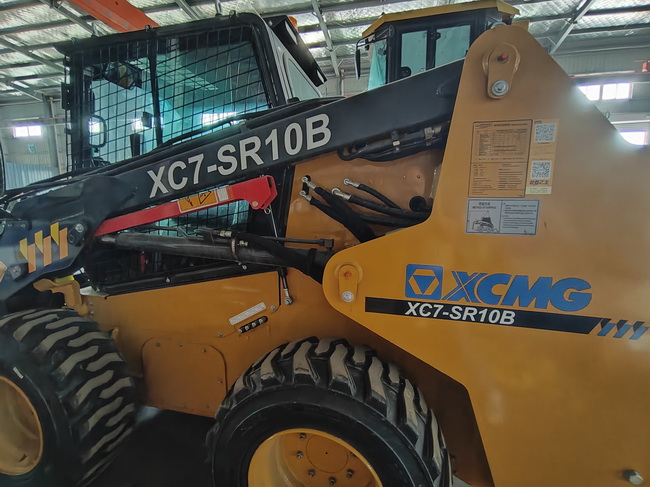 徐工XC7-SR10B滑移裝載機