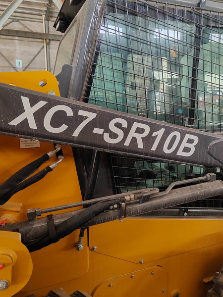 徐工XC7-SR10B滑移裝載機