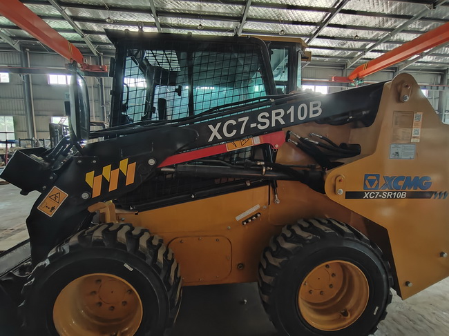 徐工XC7-SR10B滑移裝載機