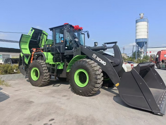 徐工XC958-EV純電動(dòng)裝載機(jī)交付河南許昌某建材公司！
